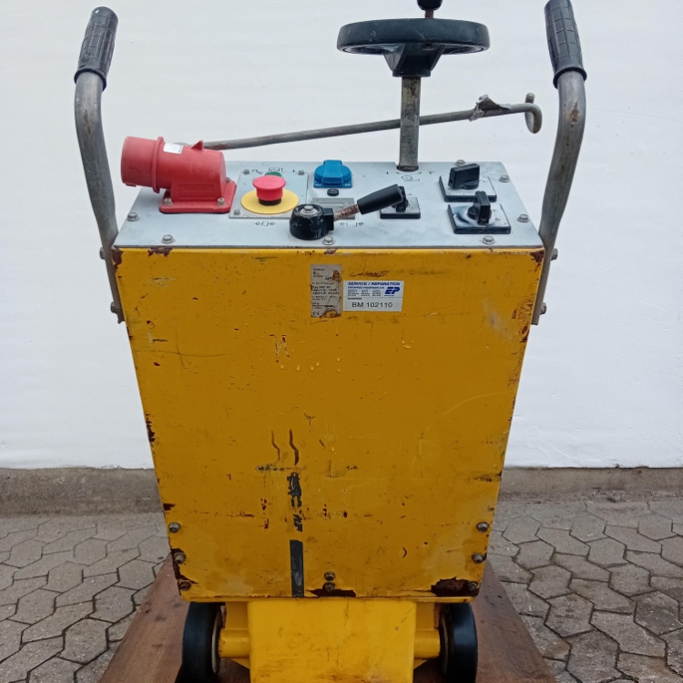 Schwamborn BEF301, Brugt fræsemaskine