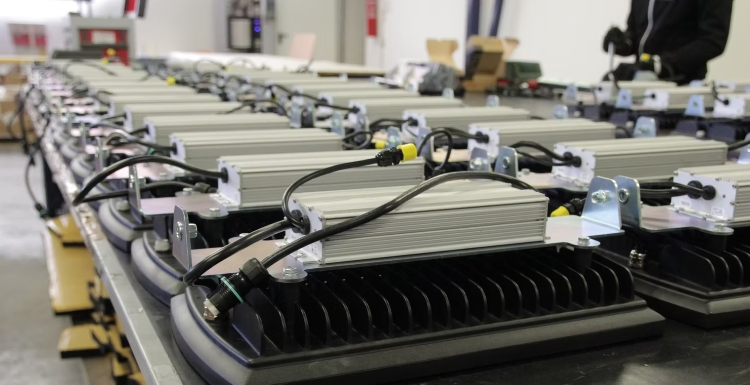 Street Plug-in Lysmast - 4 x 240W LED